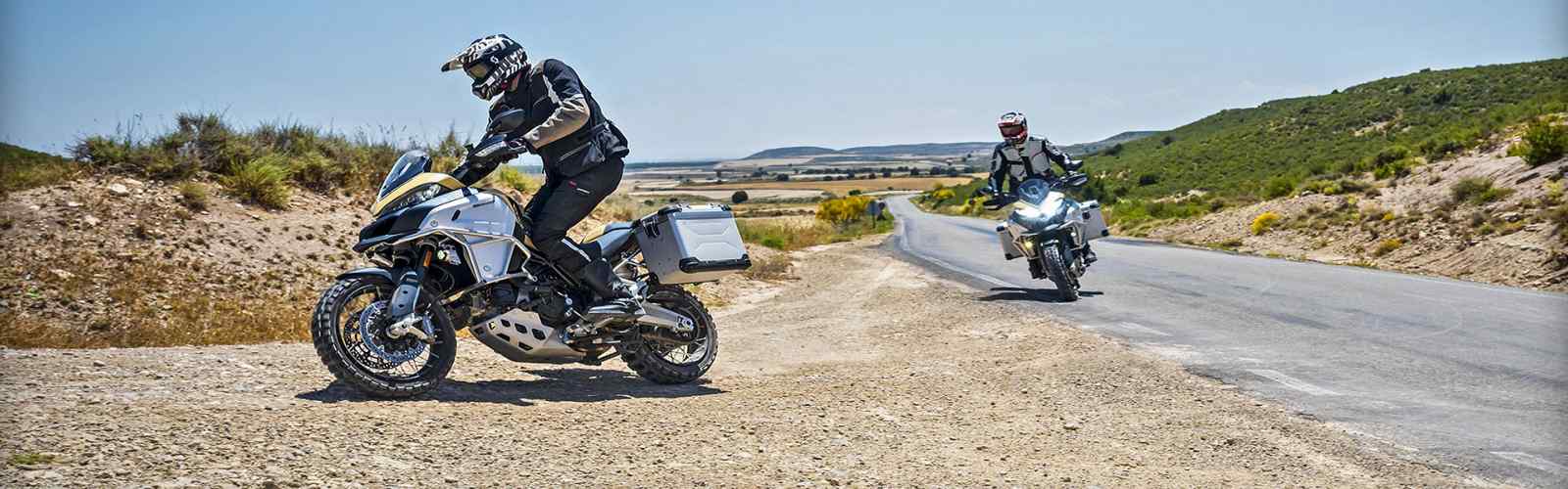 Strade bianche in moto in Toscana tra le Crete di Siena