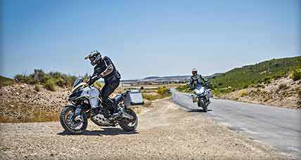 Strade bianche in moto in Toscana tra le Crete di Siena